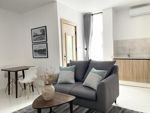 Junior Apartment, Balcony, City View | Living area