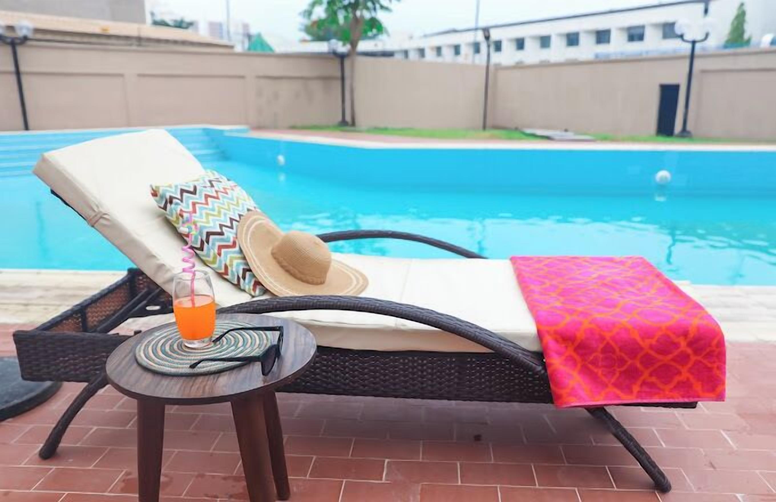 Hồ bơi ngoài trời