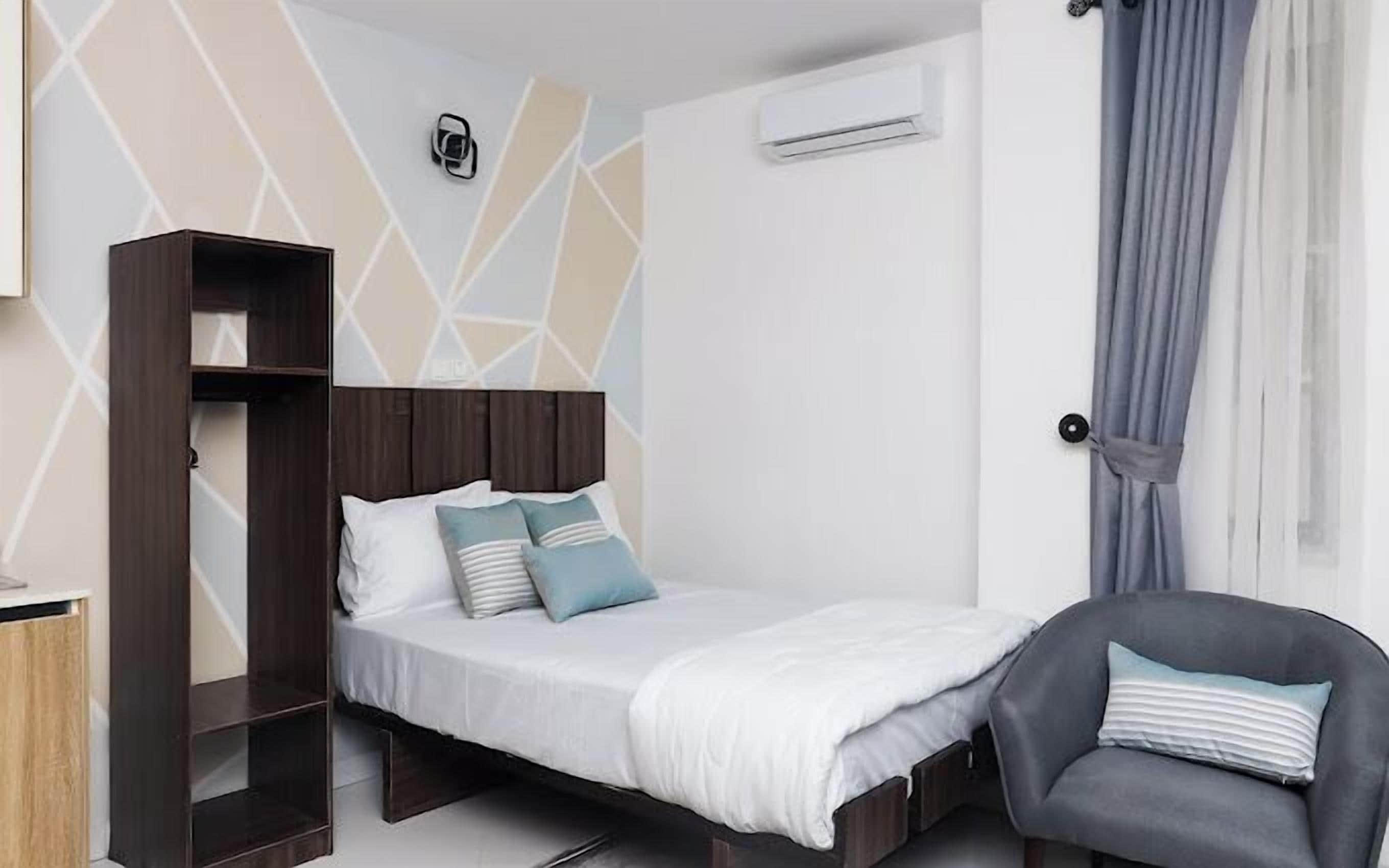 Departamento junior, balcón, vista a la ciudad | 2 habitaciones, escritorio y espacio para trabajar con laptop 