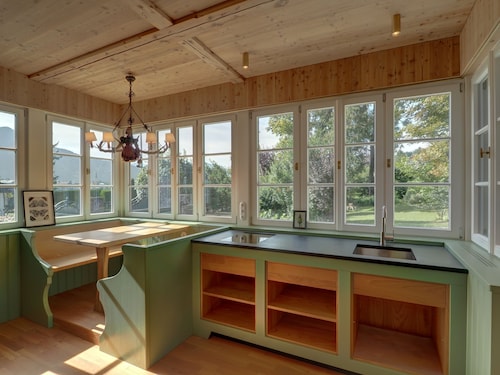 Neue Top ausgestattete Ferienwohnung - 20m zum See in historischem Klosterlehen