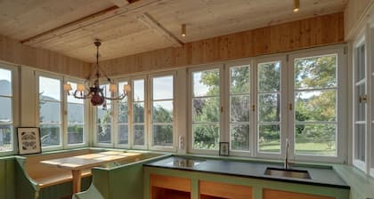 Neue Top ausgestattete Ferienwohnung - 20m zum See in historischem Klosterlehen