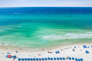Am Strand, Liegestühle, Strandtücher