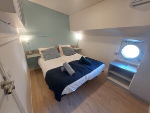 6 bedrooms, iron/ironing board, internet - A beautiful vacation 'house' on the water in Rotterdam center (Rotterdam)