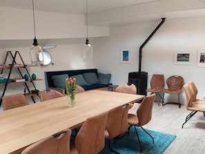 Dining - A beautiful vacation 'house' on the water in Rotterdam center (Rotterdam)