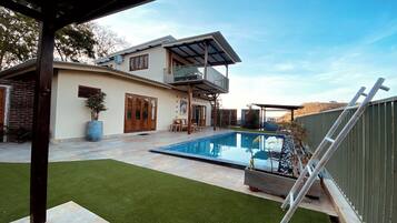 Villa, 3 Bedrooms, Beach View | 3 bilik tidur, gebar bulu kapas, meja, Wi-fi percuma
