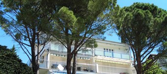 Selce Shorefront Apartment With Balcony and Sea View