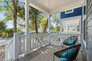 Terrace/patio - Charming 2-bedroom cottage in peaceful Ocean Springs with AC (Ocean Springs)