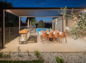 Villa | Dining - Luxury Villa in Tar With View (Tar-Vabriga)