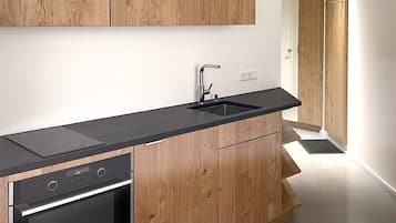 Standard Apartment, Balcony, Garden View | Private kitchen