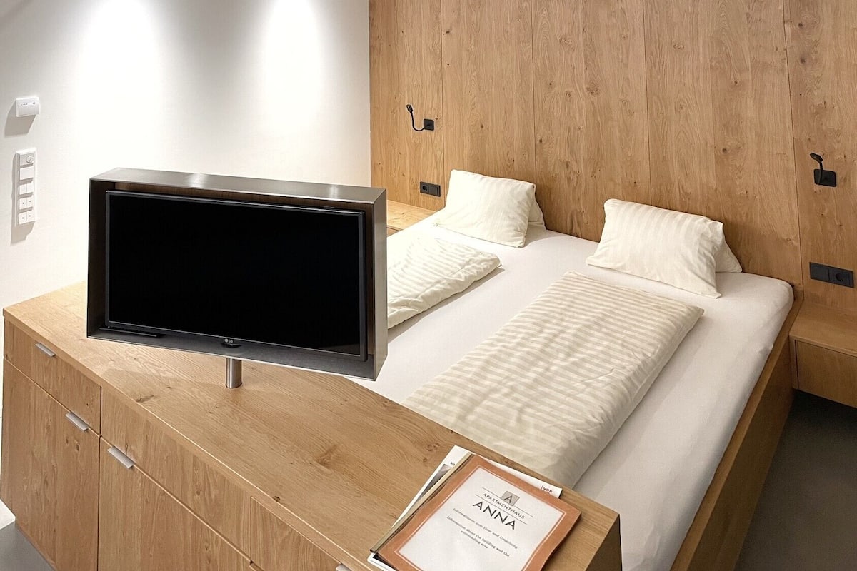 Superior appartement, balkon, uitzicht op tuin | 1 slaapkamer, een kluis op de kamer, een bureau, gratis wifi