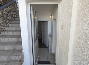 Apartment (One Bedroom Apartment) | Staircase