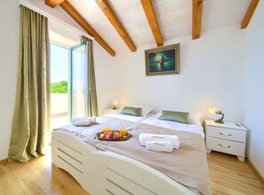 Villa (Tranquil Getaway Polje Villa with Poo) | 2 soverom og wi-fi (inkludert)