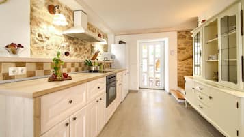 Villa (Tranquil Getaway Polje Villa with Poo) | Private kitchen | Fridge