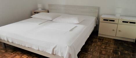 Apartment (Three Bedroom Apartment with Terrace) | 3 bedrooms, free WiFi