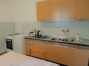 Apartamento (Three Bedroom Apartment with Terrace) | Cozinha privada