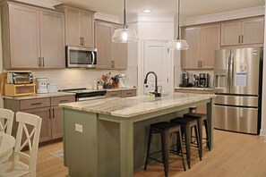 Private kitchen - Restful Masters Vacation (North Augusta)