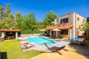 A stone building with a swimming pool, outdoor seating, and a ping pong table. - Villa Katia Faragi in Crete (Rethymno)
