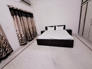 8 bedrooms, iron/ironing board, WiFi, bed sheets - Aromo's Villa Udaipur beautiful home away from home (Udaipur)