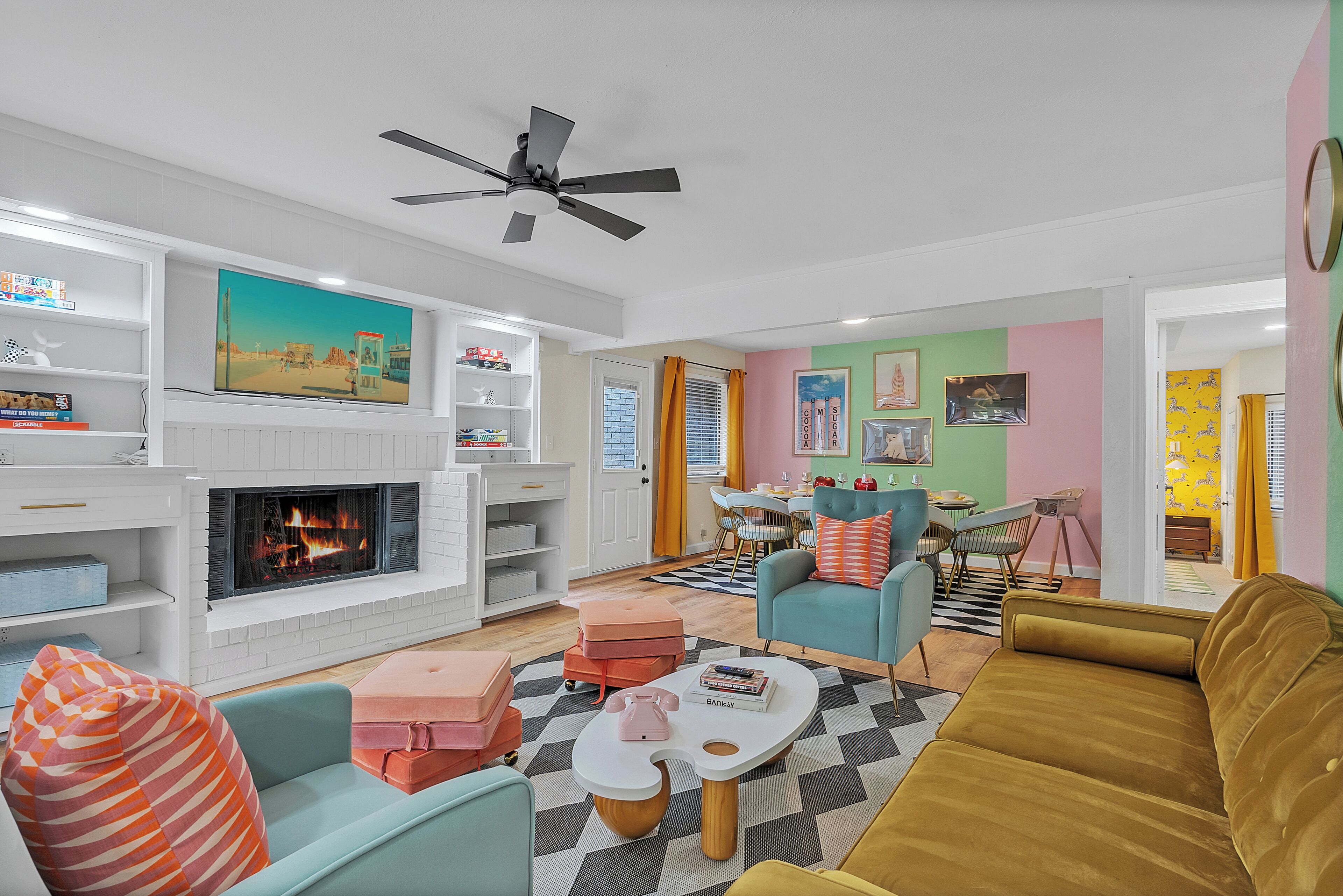 Smart TV, fireplace, ping pong, books