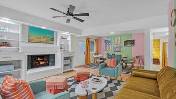 Smart TV, fireplace, ping pong, books