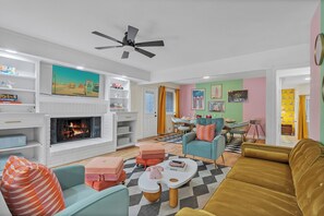 Smart TV, fireplace, ping pong, books