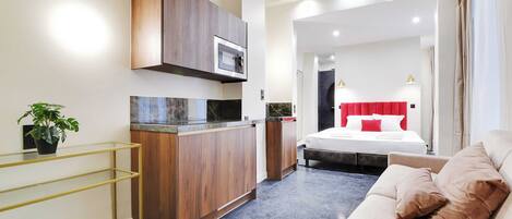 Huoneisto | 2 makuuhuonetta, kannettavalle tietokoneelle sopiva työtila