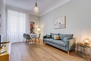 Apartment, 1 Schlafzimmer, Nichtraucher, Stadtblick | Wohnbereich | 40-Zoll-Flachbildfernseher mit Kabelempfang