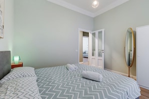 Appartement, 1 chambre, non-fumeur, vue sur la ville | 1 chambre, fer et planche à repasser, lit de bébé (gratuit)