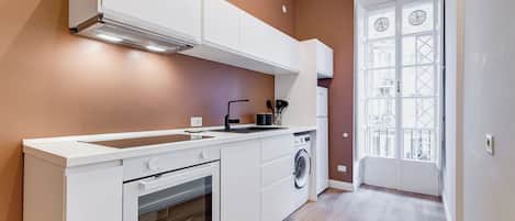 Apartment, 1 Bedroom, Non Smoking, City View | Private kitchen