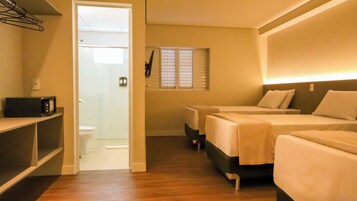 Espacio para trabajar con laptop, wifi gratis y ropa de cama 