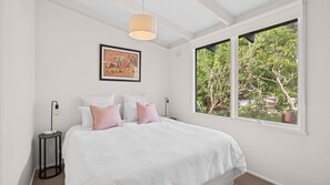 3 habitaciones, tabla de planchar con plancha, wifi y ropa de cama 