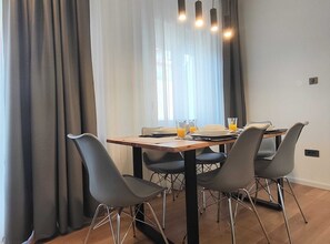 Apartament (Two Bedroom Apartment) | Menjador