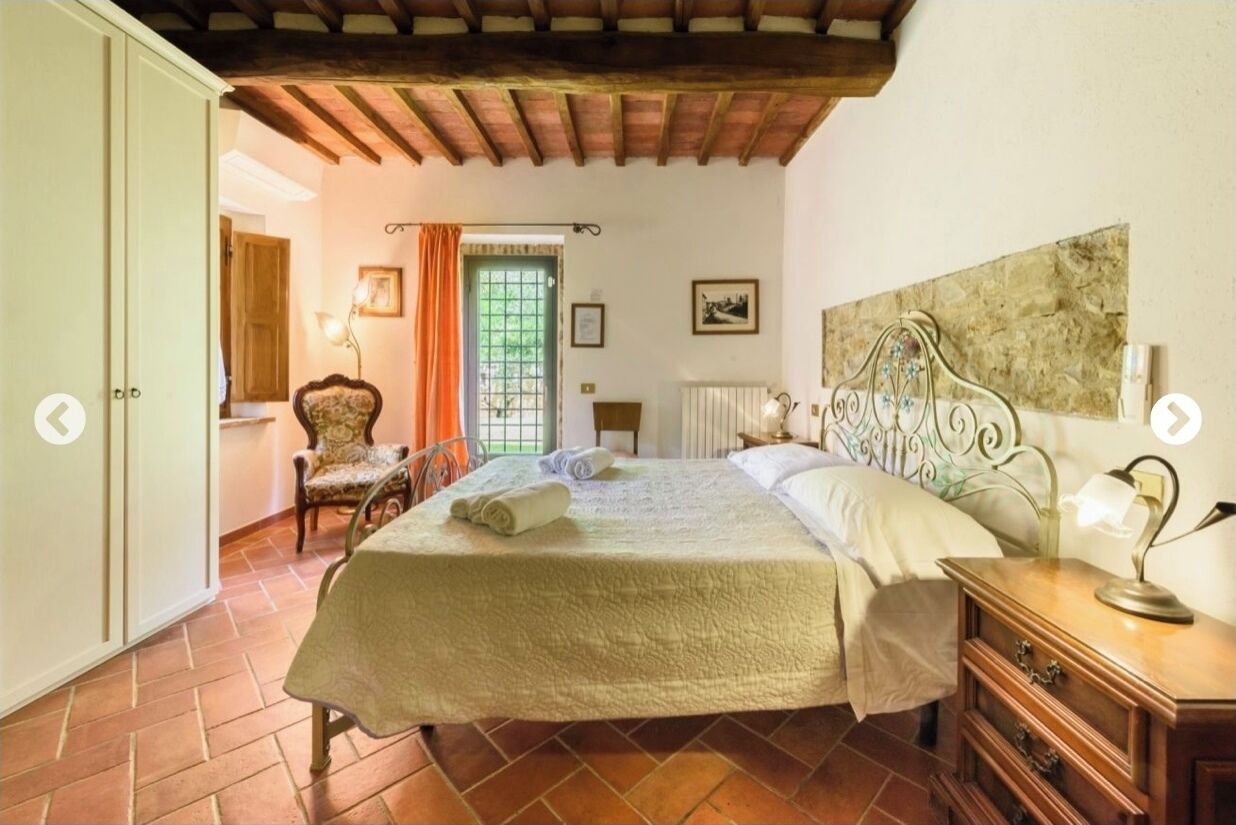8 bedrooms, iron/ironing board, WiFi, bed sheets