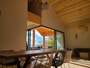Superior Chalet, Lake View | Living area | Toys