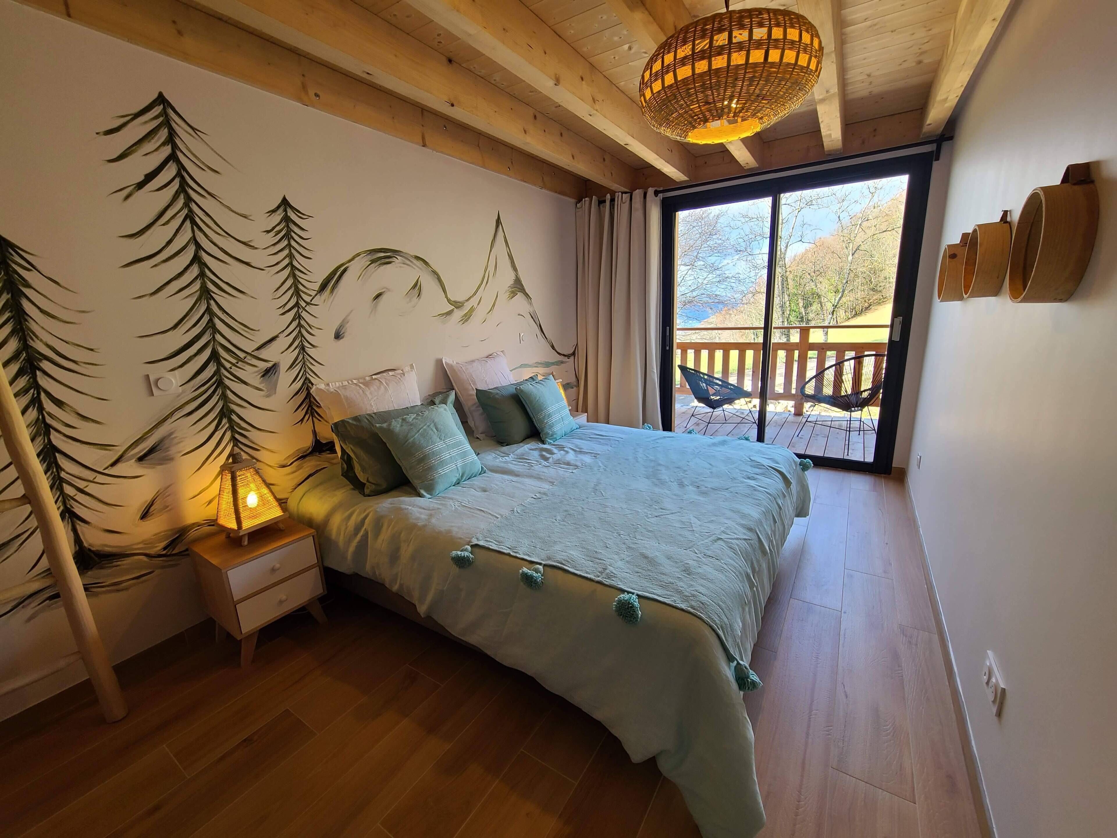 Superior Chalet, Lake View | 2 bedrooms, premium bedding, blackout drapes, soundproofing