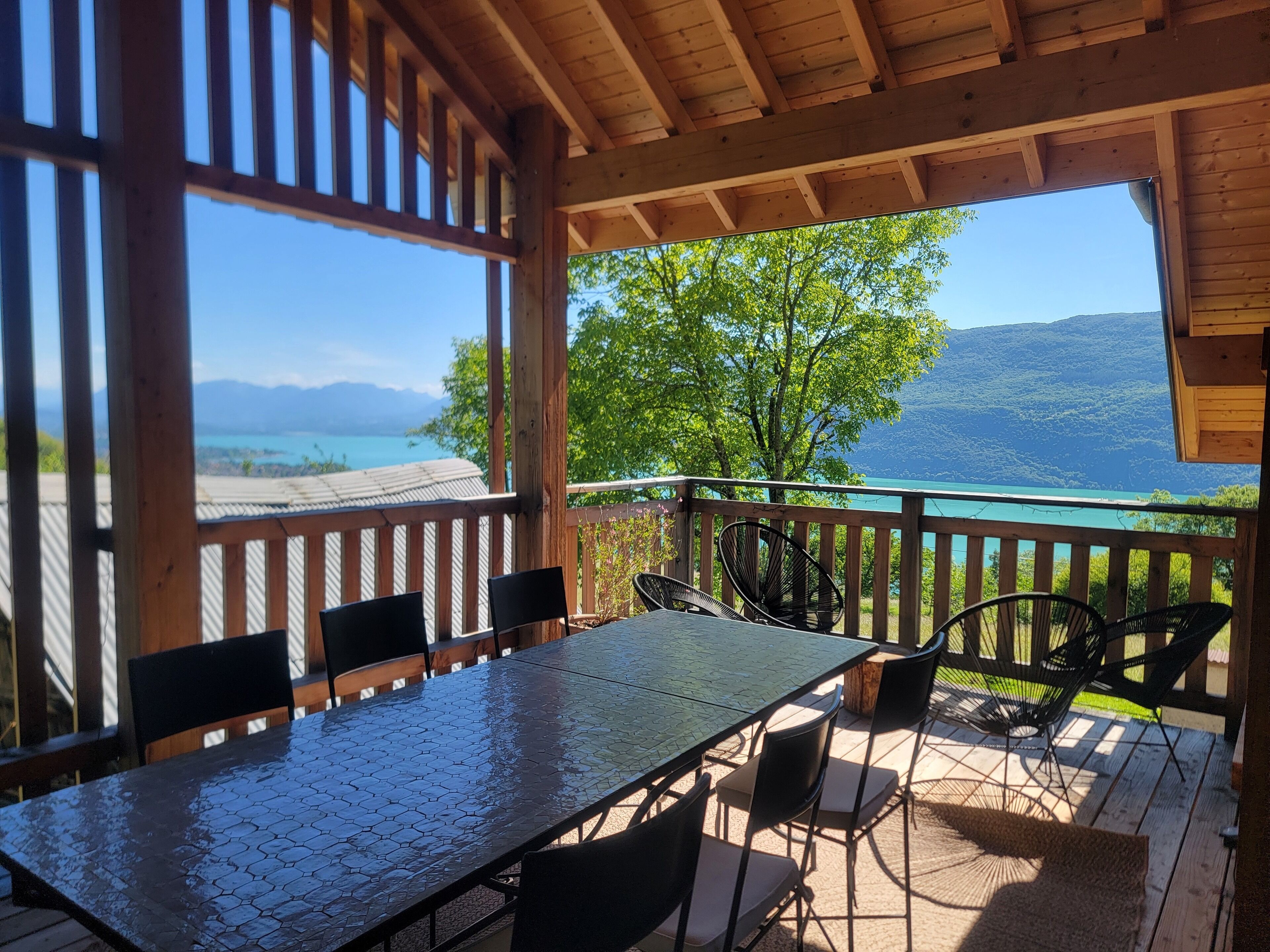 Chalet superior, vista al lago | Terraza o patio