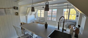 Historic Canal house from 1618/Ecolicious design joyjoyjoy top floor/Canal view
