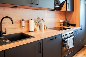 Comfort Condo, 1 King Bed with Sofa bed | Private kitchen | Fridge, oven, stovetop, dishwasher - 7Seas Comfort Aparthotel Homburg (Homburg)