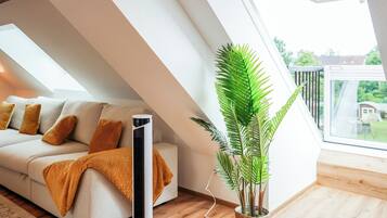 Condo luxo, 3 quartos | Área de estar | Smart TV 48 polegadas com canais digitais, Netflix