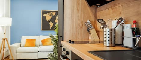 Superior Condo, 2 Bedrooms | Private kitchen | Fridge, oven, stovetop, dishwasher