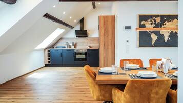 Deluxe-Apartment, 3 Schlafzimmer | Eigene Küche | Kühlschrank, Ofen, Herdplatte, Geschirrspüler