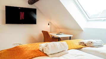 Deluxe Condo, 3 Bedrooms | 1 bedroom, premium bedding, down duvets, blackout curtains