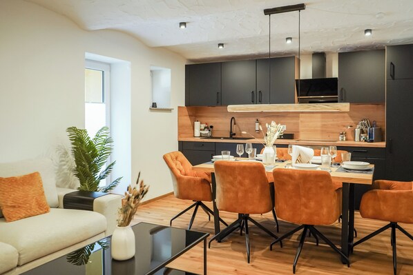 Superior Condo, 2 Bedrooms | Private kitchen | Fridge, oven, stovetop, dishwasher - 7Seas Comfort Aparthotel Homburg (Homburg)