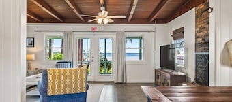 Cozy bayfront farmhouse!