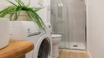 Comfort Studio | Bathroom