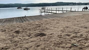 Plage, chaises longues