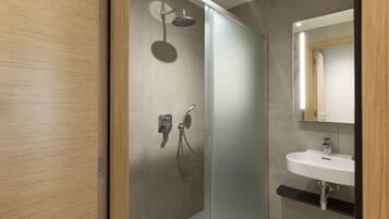 Standard Triple Room | Bathroom