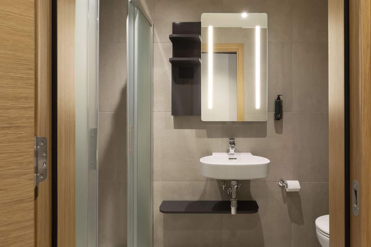 Standard Twin Room | Bathroom
