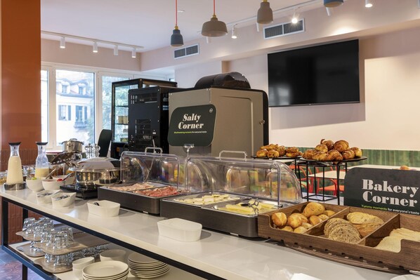 Dagelijks ontbijtbuffet (EUR 9.50 per persoon)