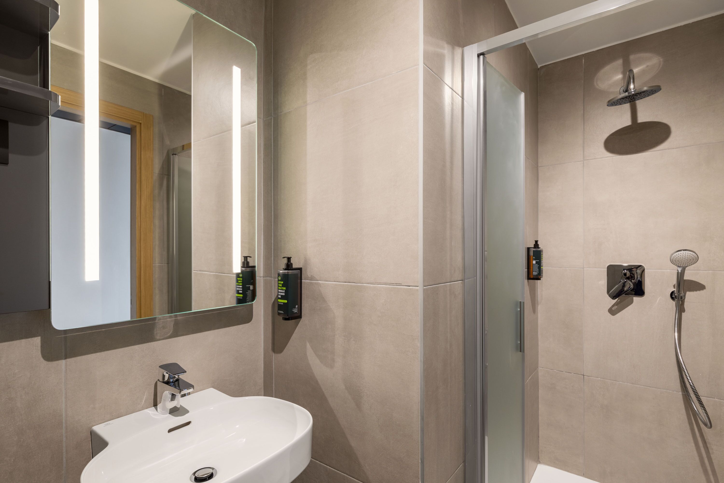 Standard Single Room | Bathroom